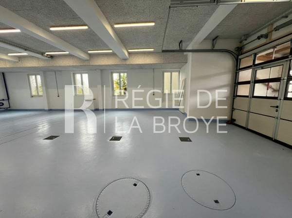 Local - dépôt d'env. 140 m² à Bussy 1