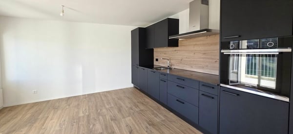 Magnifique appartement rénové de 4,5 pièces avec balcon à Montet