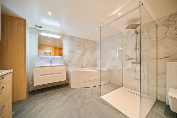 Idéal pour grande famille: maison de ville + local commercial 11