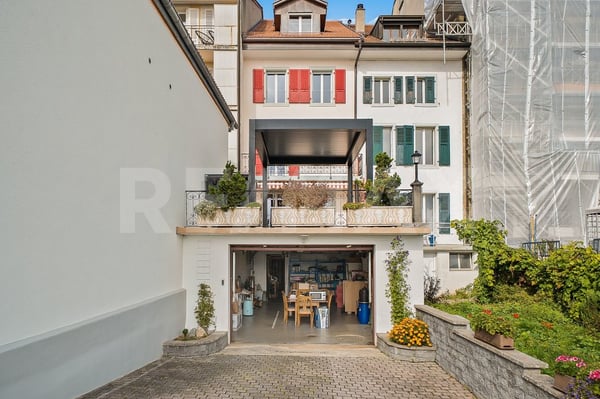 Idéal pour grande famille: maison de ville + local commercial 1