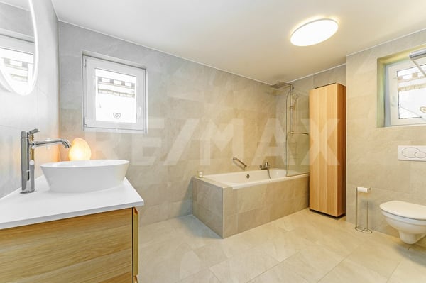 Maison avec 2 appartements, super potentiel locatif 9