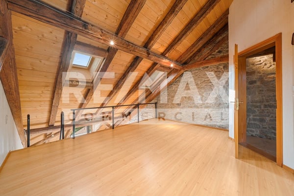 Commerce et bureaux au centre de Romont 13