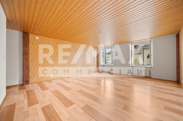 Commerce et bureaux au centre de Romont 8