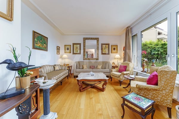 Avec magnifique villa, grande parcelle constructible 4