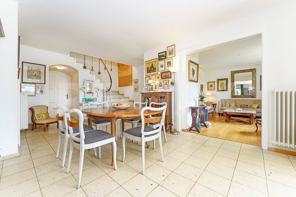 Avec magnifique villa, grande parcelle constructible 8