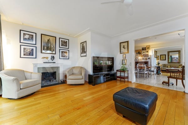 Avec magnifique villa, grande parcelle constructible 9