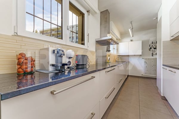 Avec magnifique villa, grande parcelle constructible 10