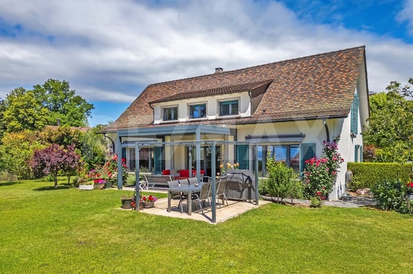 Villa de standing avec grand jardin