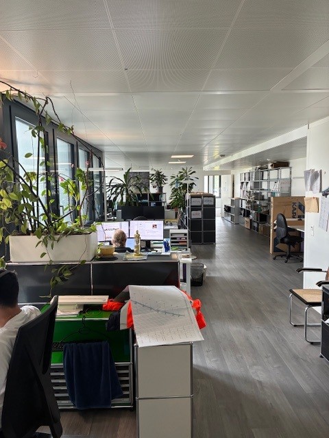 Surfaces de 267 m2, actuels bureaux, possible pour cabinets, etc. 4