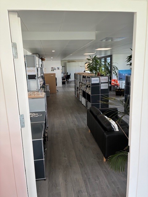 Surfaces de 267 m2, actuels bureaux, possible pour cabinets, etc. 6