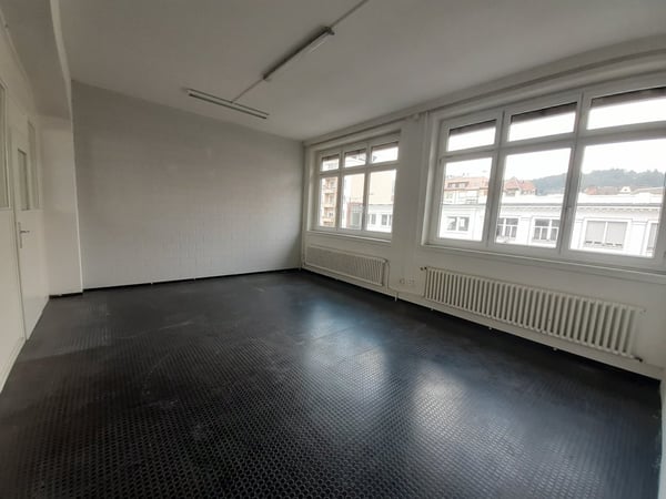 01850 - Local - Léopold-Robert 105 - La Chaux-de-Fonds 1