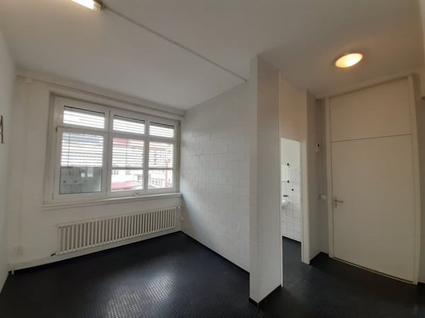 01850 - Local - Léopold-Robert 105 - La Chaux-de-Fonds 4