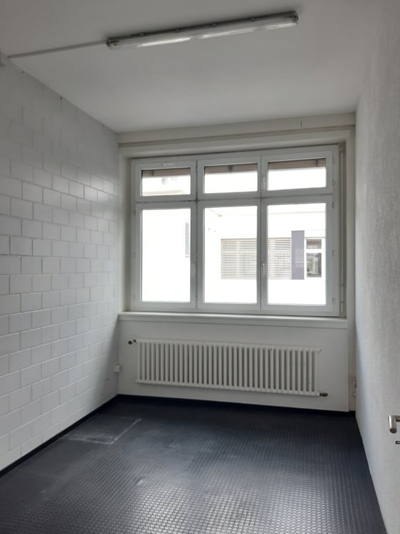 01850 - Local - Léopold-Robert 105 - La Chaux-de-Fonds 5