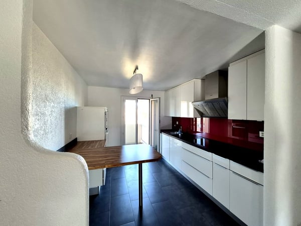 00078 - Appartement de 5 pièces au 2ème étage, avec 2 balcons, et un box individuel. - La Chaux-de-Fonds 1