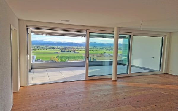 Tolle 2.5 Zimmerwohnung mit schöner Weitsicht 2