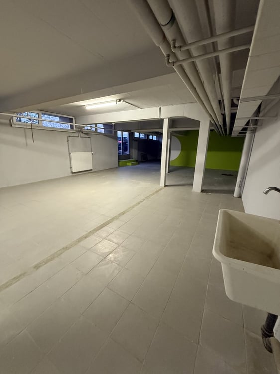 Dépôt de 220 m2 à louer 3