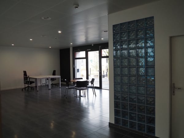 Local lumineux au rez-de-chaussée avec vitrine 5