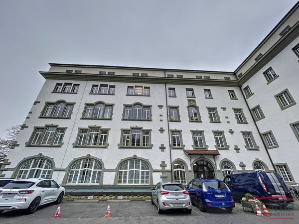 Jolie studio à la rue de Morat 8 6