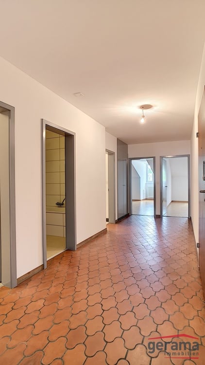 Dernier étage 1.5 pièces 130m2 avec charme et vue! 3