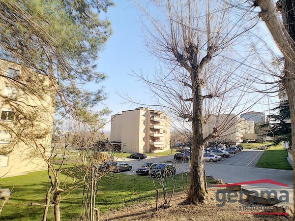 Logement de 1.5 pièces dans le quartier du Jura ! 2