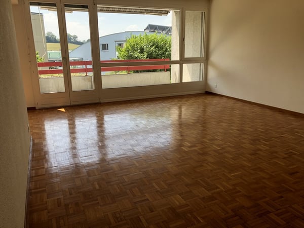 Charmante 3.5 Zimmerwohnung in Schmitten 3