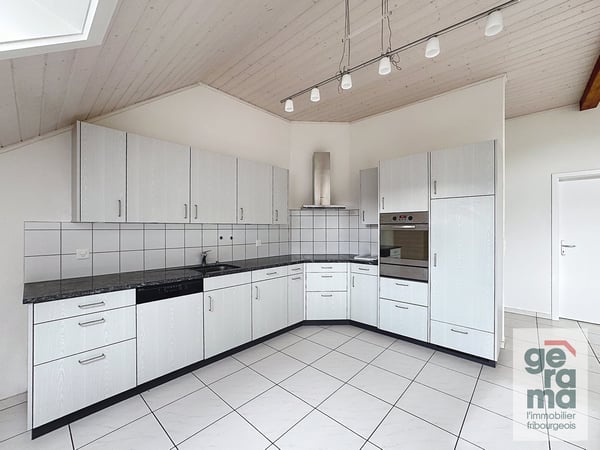 Grosse 2.5 Zimmerwohnung in Oberschrot . 1