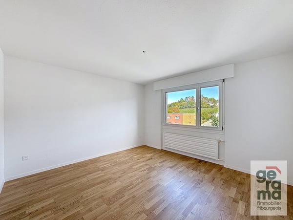 3.5 pièces rénové au 4ème à Tafers 5