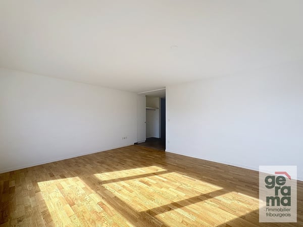 3.5 pièces rénové au 4ème à Tafers 2