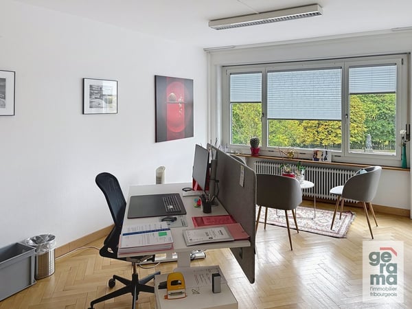 Spacieuse surface administrative de 232 m2 1