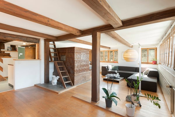 1.5-Zimmer-Haus mit grosser Werkstatt und Atelier in Wila 2