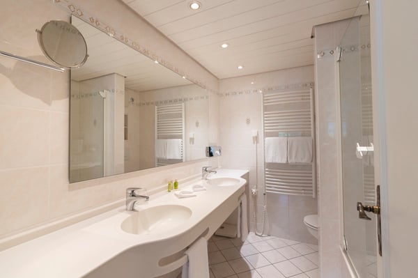 Hotelzimmer mit Bergsicht in ruhiger Lage in Champfèr 4