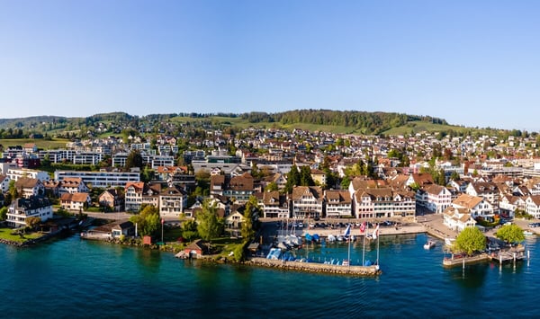 Luxus direkt am See in Stäfa mit Aussenpool und privatem Bade-Steg 1