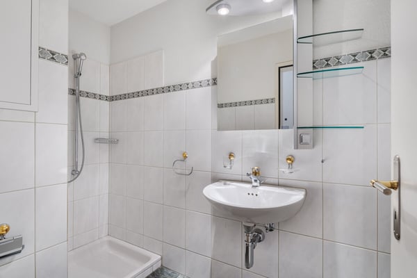 Zürich: Maisonettewohnung mit Balkon und Blick ins Grüne 4