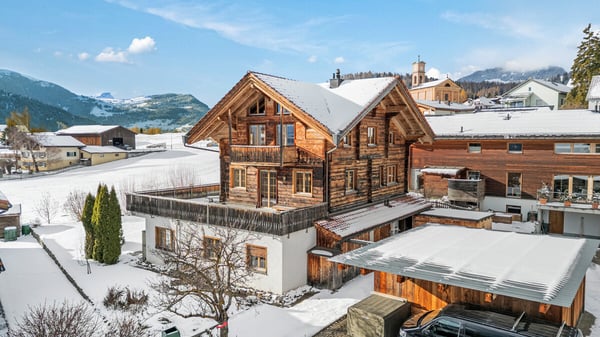 Lantsch/Lenz: Chaletidylle mit zwei Einheiten und Panoramablick 1