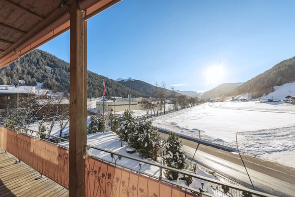 Exklusives Wohnen am Landwasser  mitten in den Bergen 1