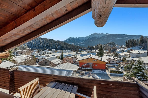 Laax: sonnige Dachgeschosswohnung mit Panoramasicht 1