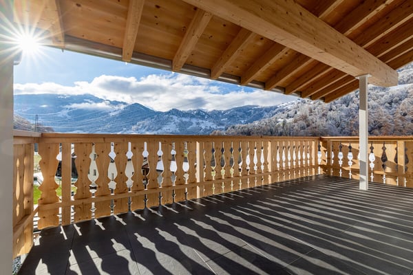 Erstbezug oberhalb von Schiers: alpine Ferienwohnung im Dachgeschoss 4