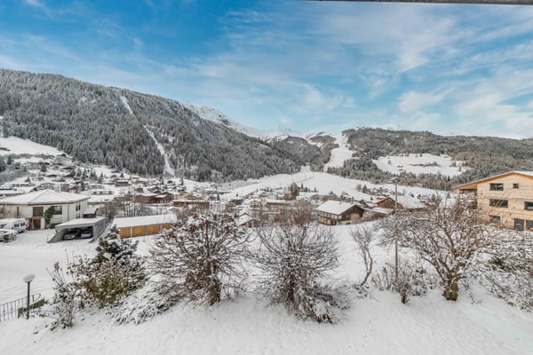 Churwalden: sonniges Ferienhaus in ruhiger Hanglage mit Bergsicht 1
