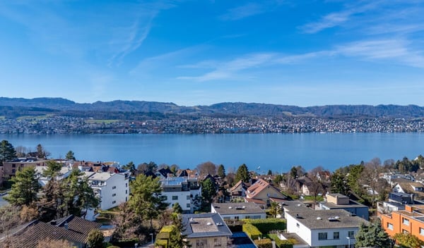 Erlenbach: Einfamilienhaus mit traumhafter Sicht über den Zürichsee 3