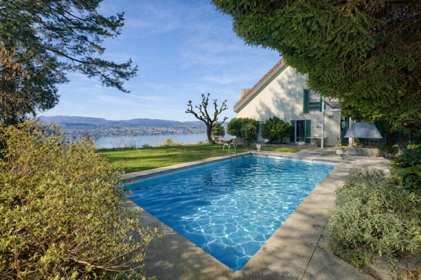 Erlenbach: Einfamilienhaus mit traumhafter Sicht über den Zürichsee 1