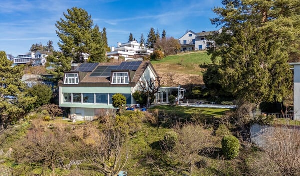 Erlenbach: Einfamilienhaus mit traumhafter Sicht über den Zürichsee 2