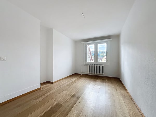 Lichtdurchflutete Dachwohnung in ruhiger Lage von Altstetten 4