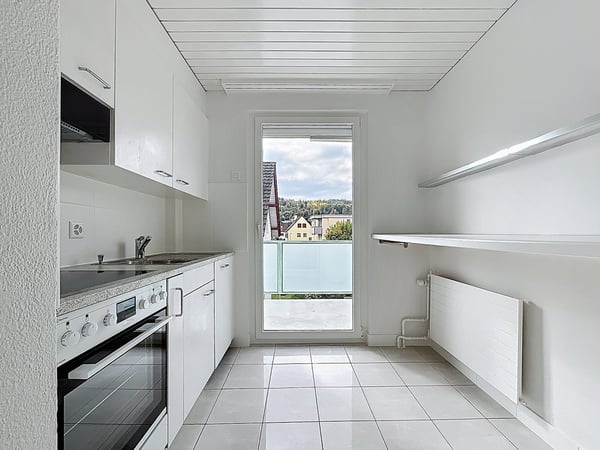 Lichtdurchflutete Dachwohnung in ruhiger Lage von Altstetten 2