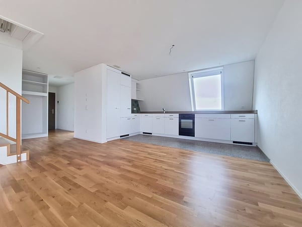 Dachwohnung mit Aussicht über die Stadt Uster zu vermieten 4