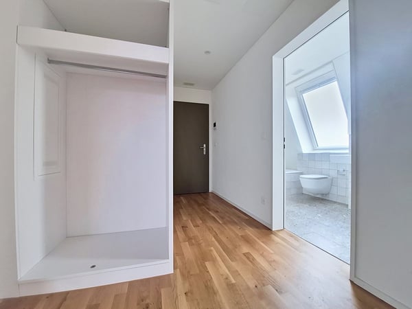 Dachwohnung mit Aussicht über die Stadt Uster zu vermieten 9