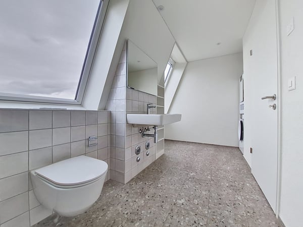 Dachwohnung mit Aussicht über die Stadt Uster zu vermieten 6