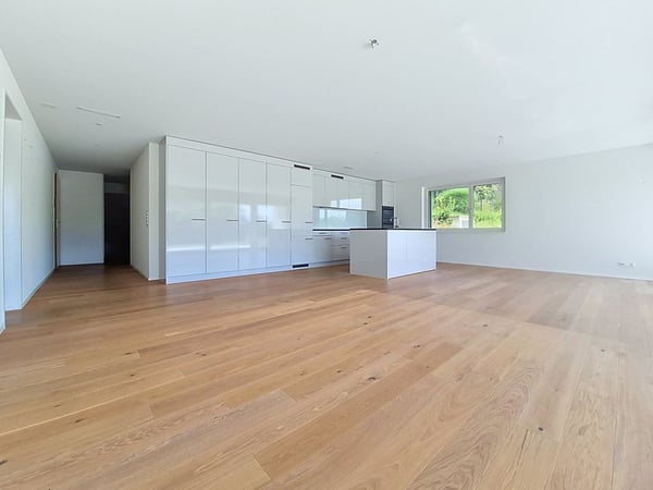 Moderne 4.5-Zimmerwohnung mit grosszügigem Sitzplatz an ruhiger Lage 3