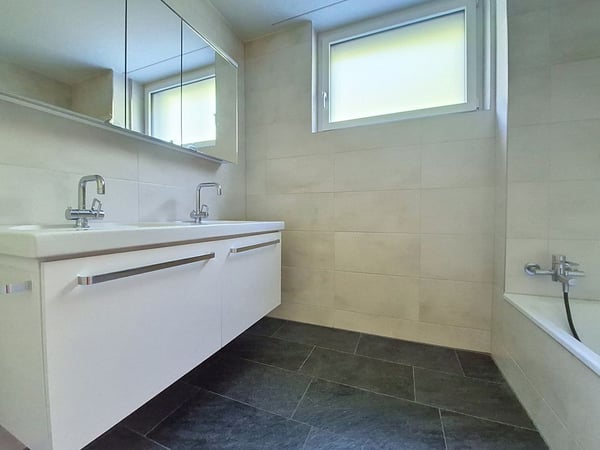 Moderne 4.5-Zimmerwohnung mit grosszügigem Sitzplatz an ruhiger Lage 8