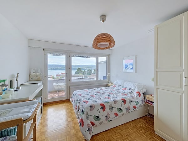 4-Zimmer-Wohnung mit traumhafter Seesicht in Meilen 5