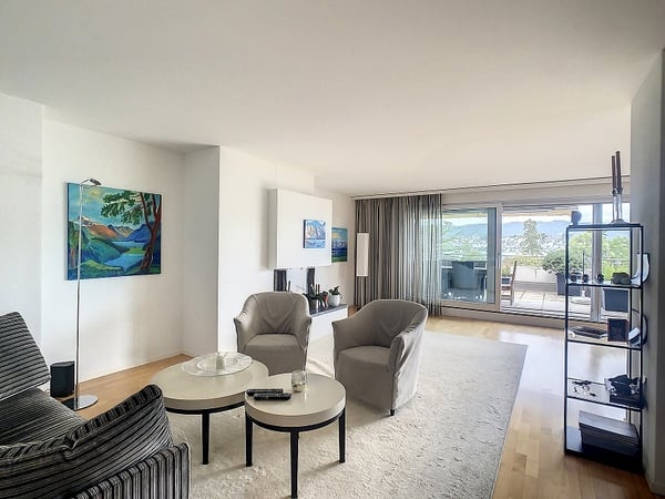 Grosszügige 4.5-Zimmer-Wohnung mit Terrasse und Seesicht in Zollikon 2
